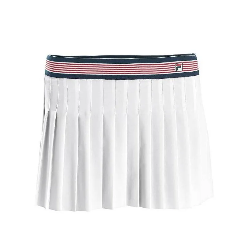 The women's tennis skirt SAFFIRA combines comfort and a modern look for a perfect experience on the tennis court. The upper part of the skirt is made from 100% polyester, ensuring lightness and breathability during play.